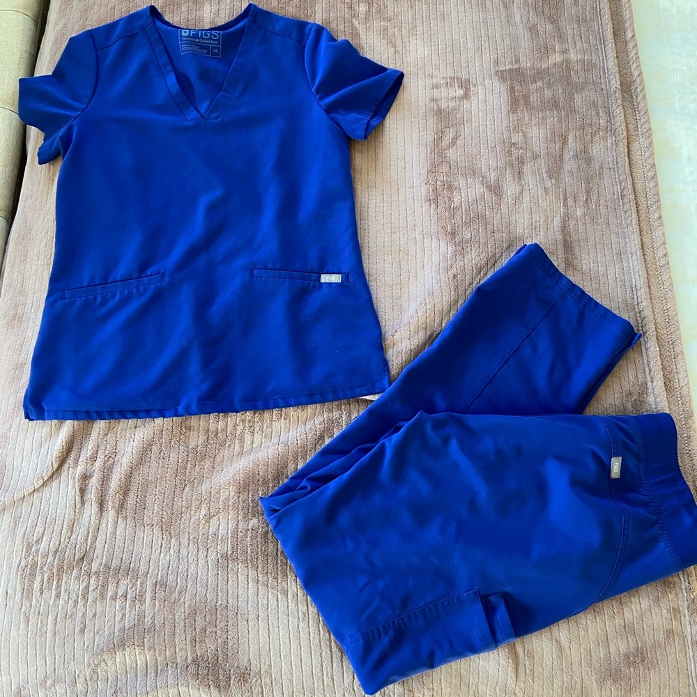Figs Casma 3 pocket top and Livingston pants